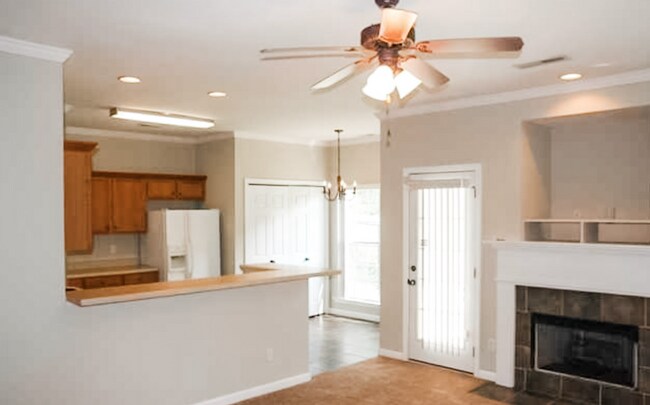 Building Photo - 1115 Castlemaine Dr