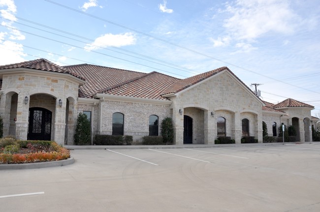 Building Photo - 1658 W Grande Blvd