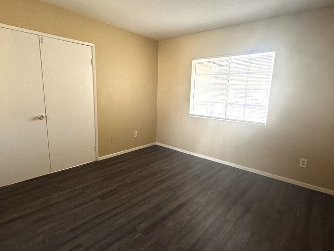 Building Photo - Single Story Family Home