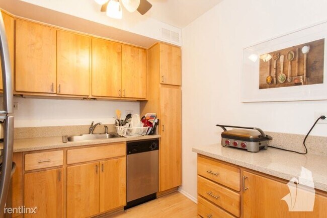 Foto del edificio - 3180 N Lake Shore Dr