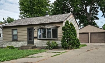 Building Photo - 449 4th St E