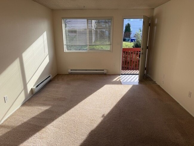 Building Photo - Hare 2408 7 unit - Everett