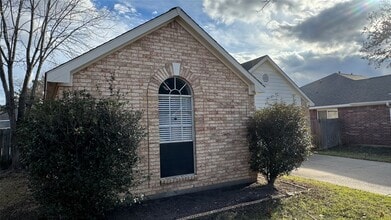 Building Photo - 6418 New World Dr