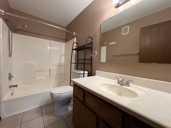 Building Photo - 1903 Silver Bell Rd