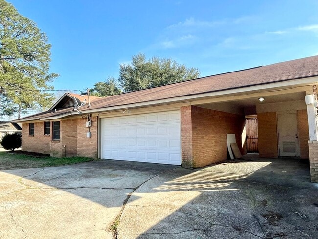 Building Photo - Spacious 4 bed 2 bath home for rent in Pearl!
