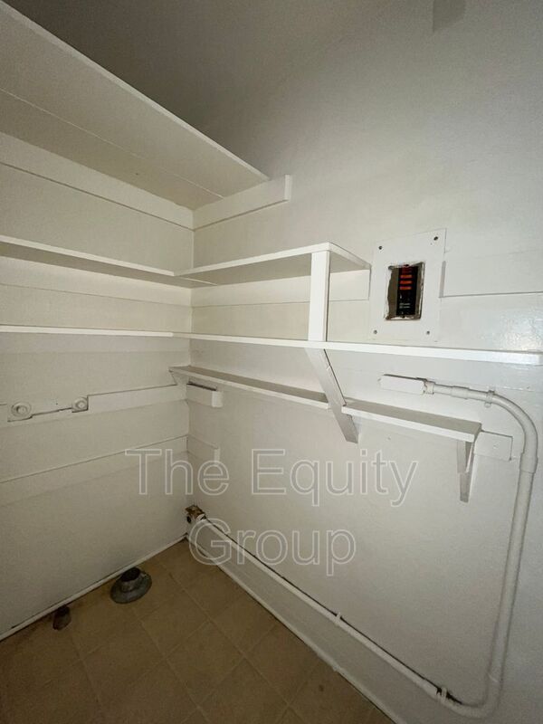 Foto del edificio - 1023 W Tulare Ave