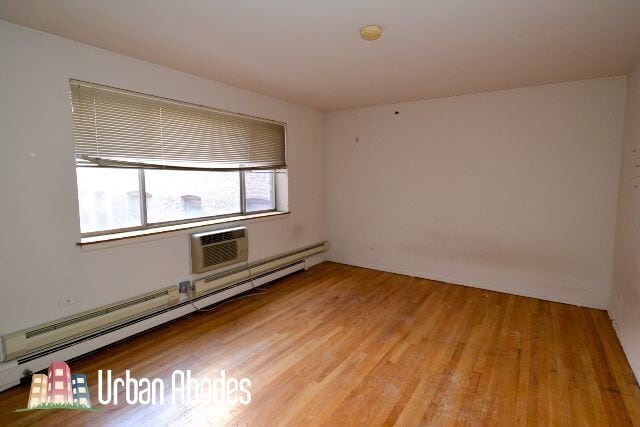 Building Photo - 648 W Wrightwood Ave