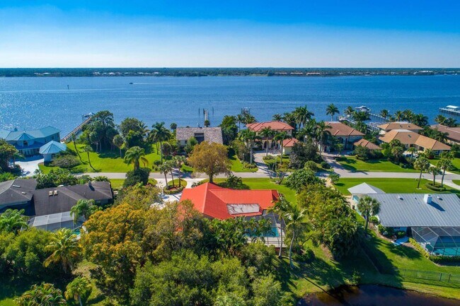 Building Photo - 2341 NW Bay Colony Ct