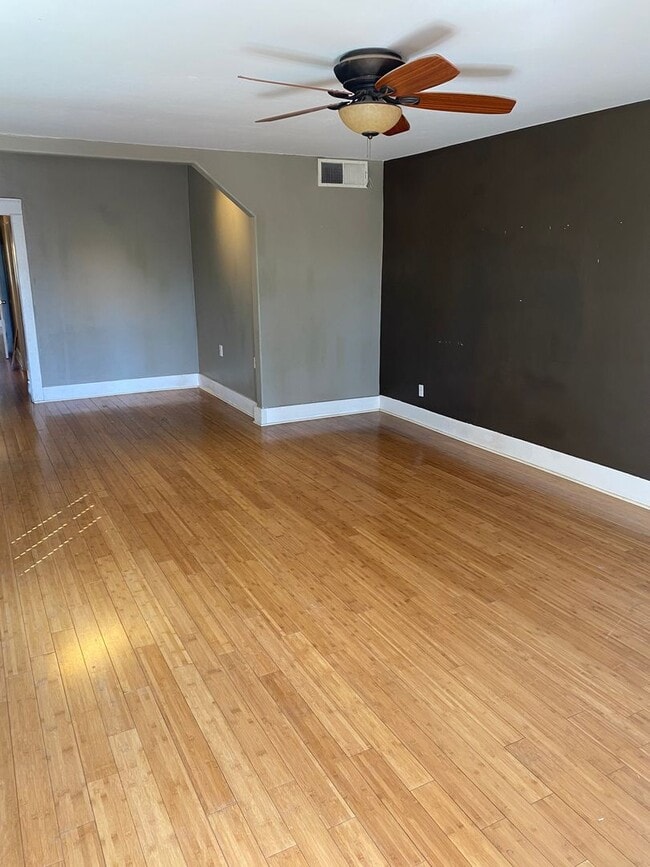 Building Photo - 522-524 W Culver ST