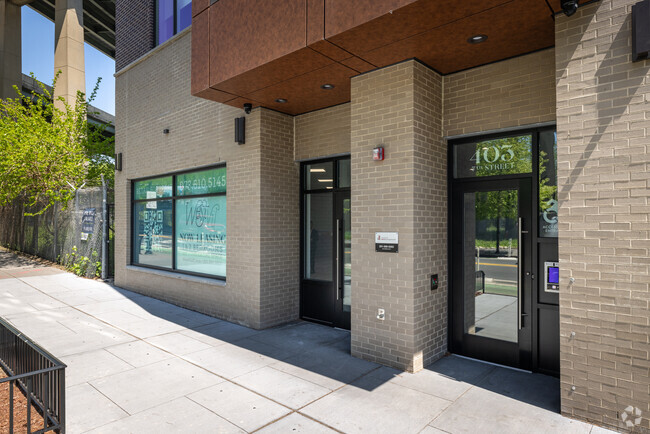 Entrada - 400 Newark Ave