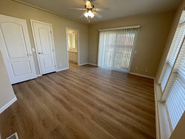 Foto del edificio - Quiet, spacious property!