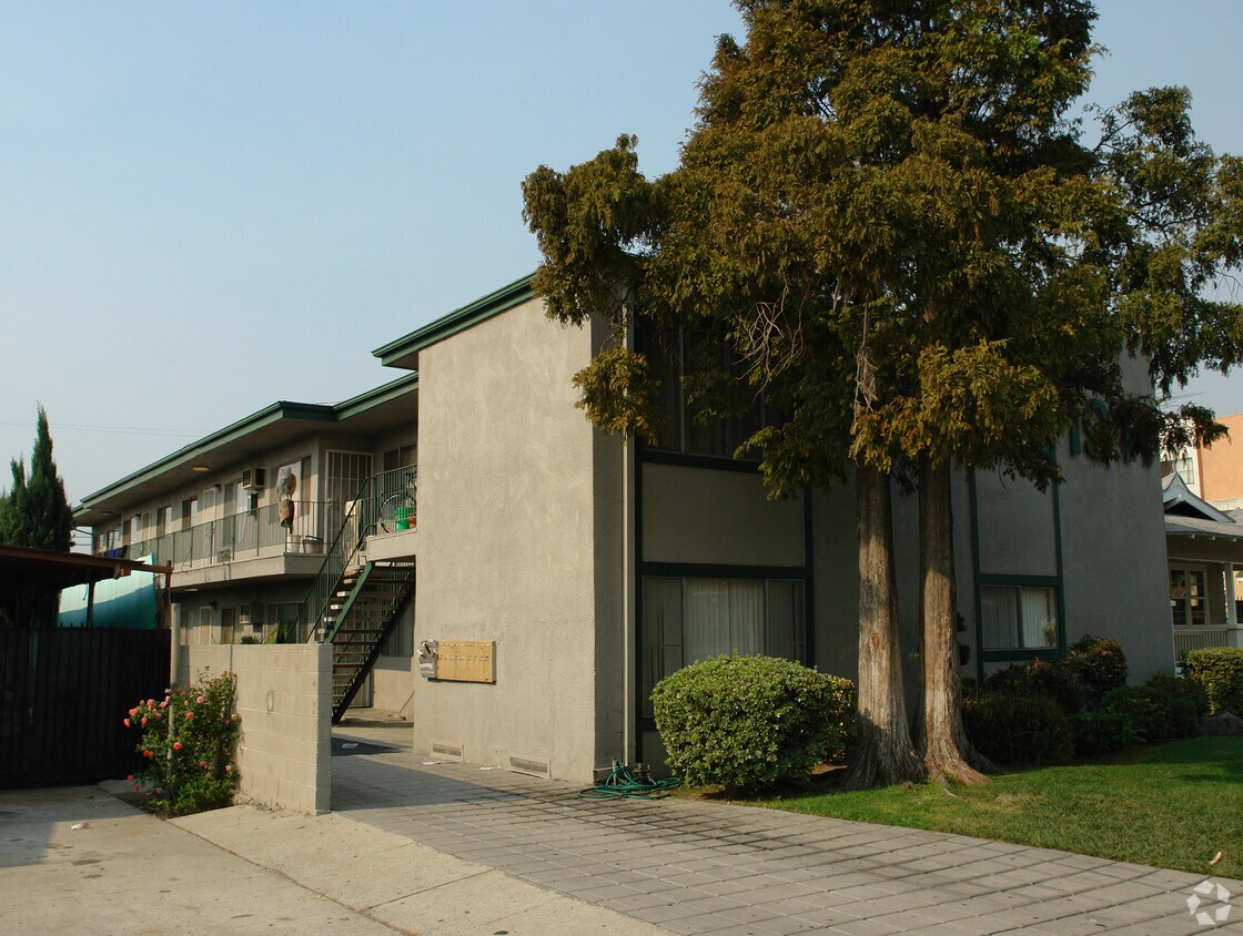 Primary Photo - 1911 Gardena Ave
