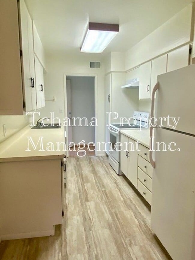 Building Photo - 3 Bedroom 2 bath home in Red Bluff.