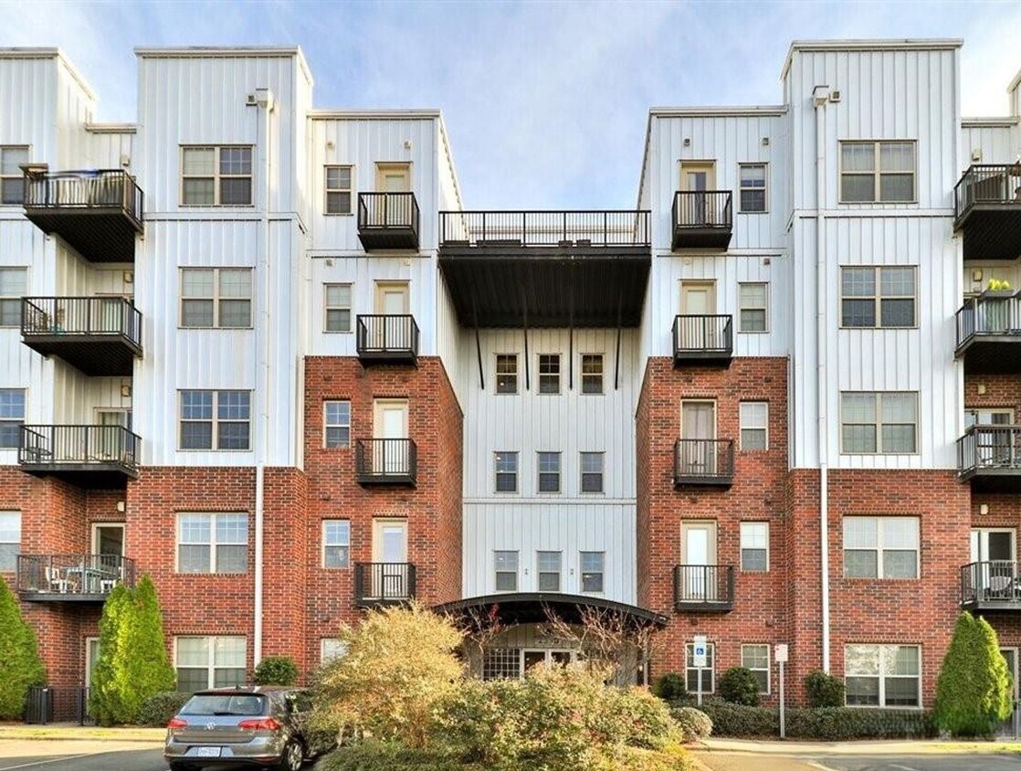 Primary Photo - Move-in Ready Condo Located in The Art Dis...