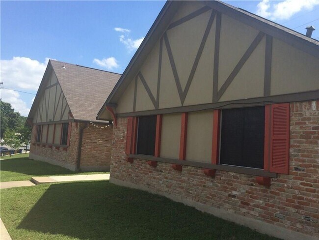 Foto del edificio - 7208 Creekside Dr