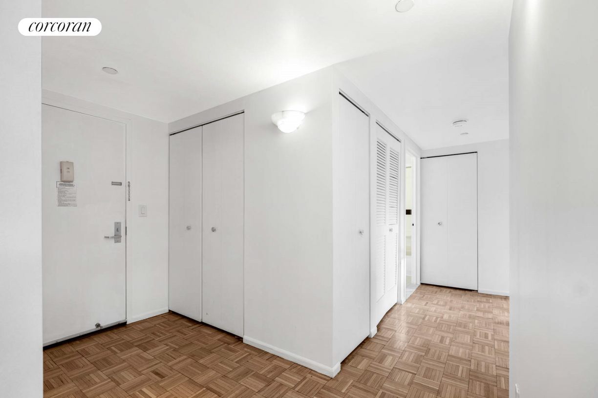 Foto principal - 300 W 145th St