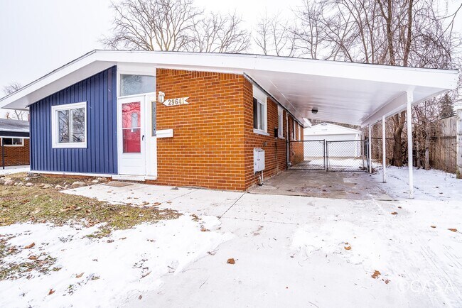 Carport & Garage - 29641 Fairfax St