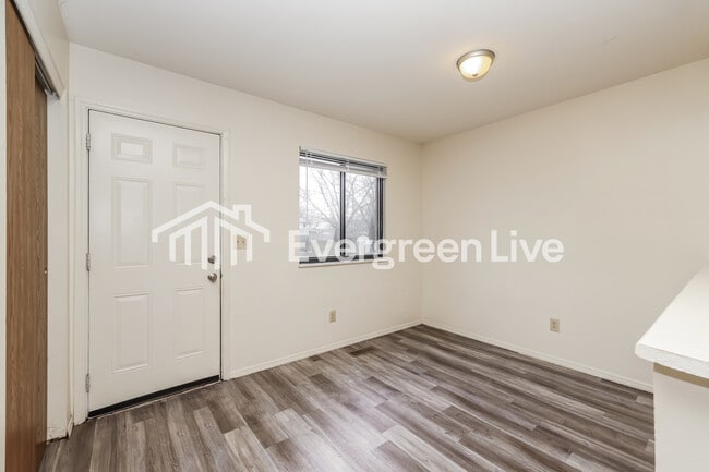 Foto del edificio - 6810 Shull Rd