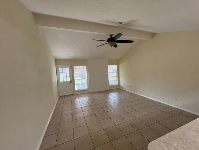Building Photo - 9806 Hummingbird St