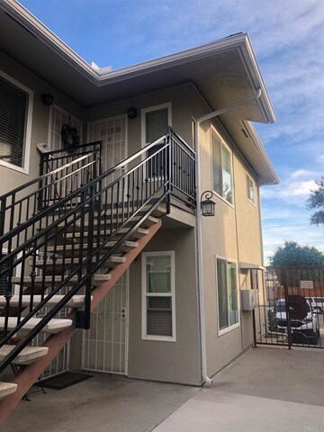 Primary Photo - 3222 Collier Ave