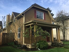 Building Photo - 4922 N Amherst St