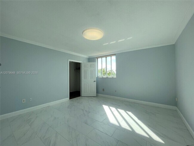 Foto del edificio - 8888 Collins Ave