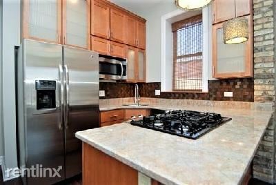 Foto del edificio - 1744 W Augusta Blvd