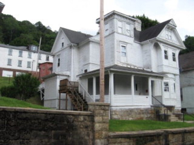 Primary Photo - 215 Monroe St