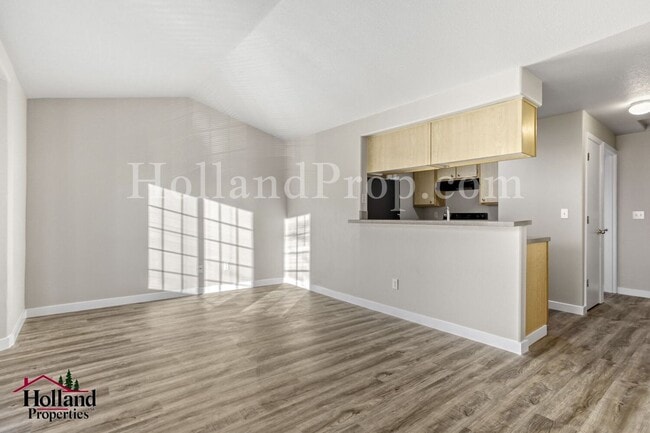 Foto del edificio - Welcome Home to This Bright & Cozy 1-Bedroom Unit in Beaverton Area