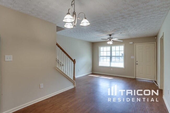 Building Photo - 1043 Wedgewood Ct NE