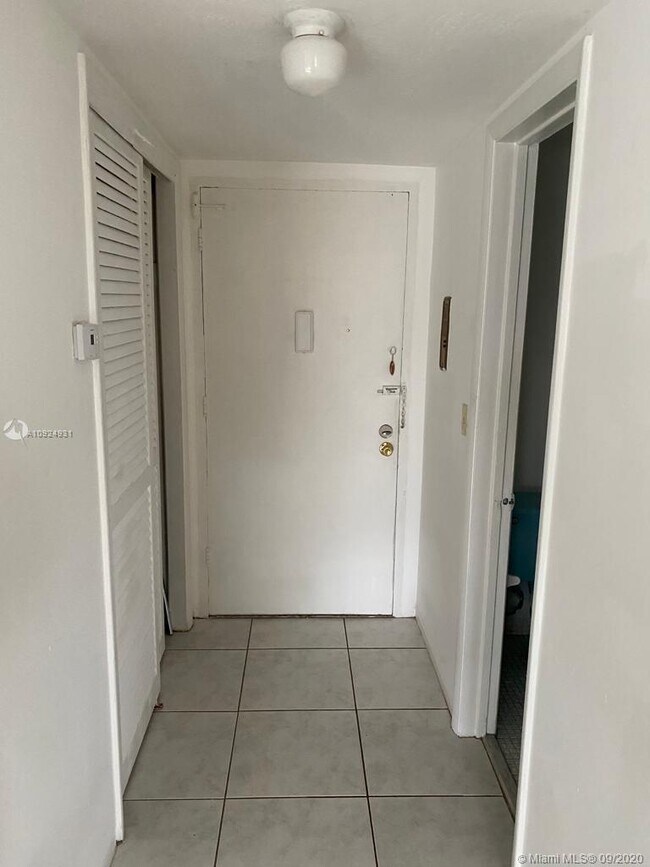 Foto del edificio - 1460 NE 169th St