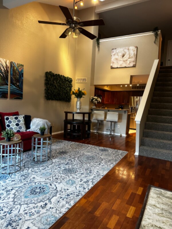 Foto del edificio - 2425 Holly Hall St