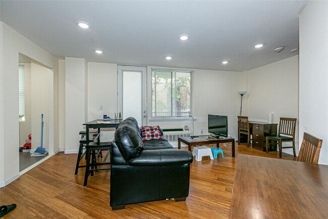 Building Photo - 55 S Middle Neck Rd