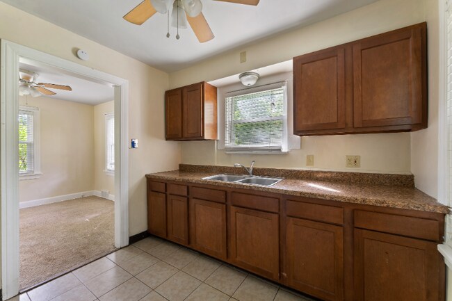 Foto del edificio - 35 Meadowbrook Ave