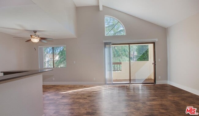 Foto del edificio - 5758 Las Virgenes Rd