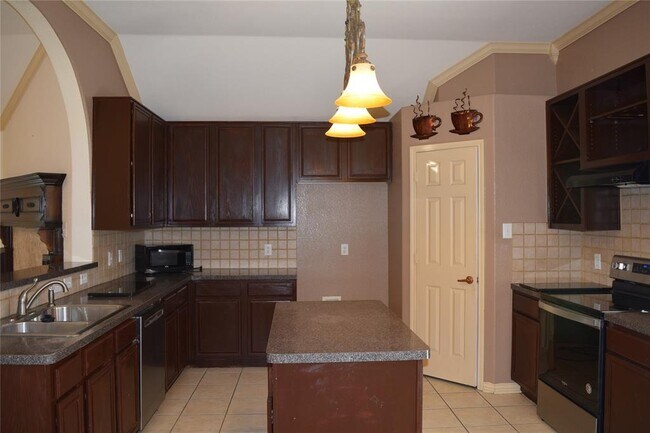 Building Photo - 9905 Peregrine Trail