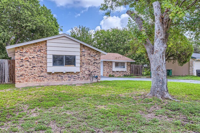 Building Photo - Ready for Move In!