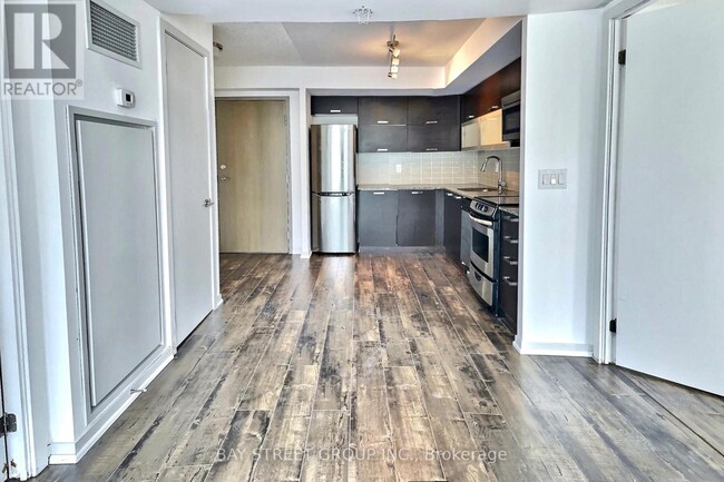 Building Photo - 36 Lisgar St