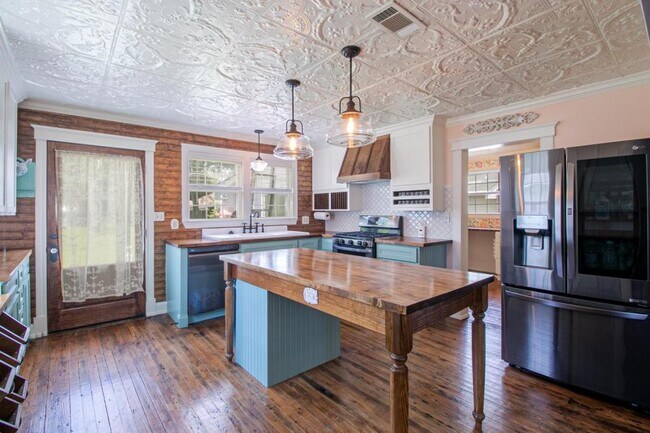 Foto del edificio - 228 Commerce St