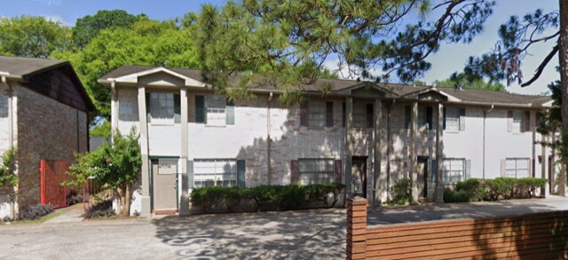 Gramercy Park Townhomes - 9342 Pecos St