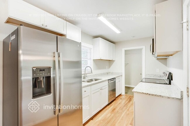 Building Photo - 465 Center Cir SW