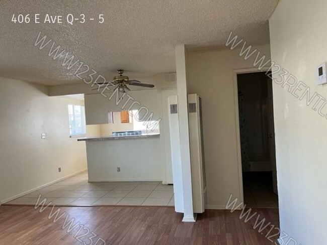 Foto del edificio - 2BD/1BTH SECOND FLOOR APARTMENT EAST PALMDALE