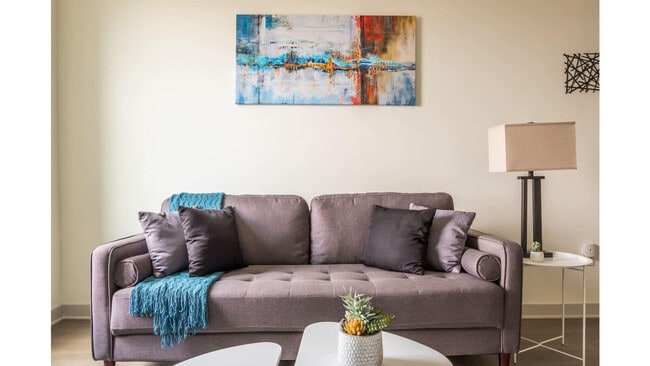 Foto del edificio - 633 E Main St