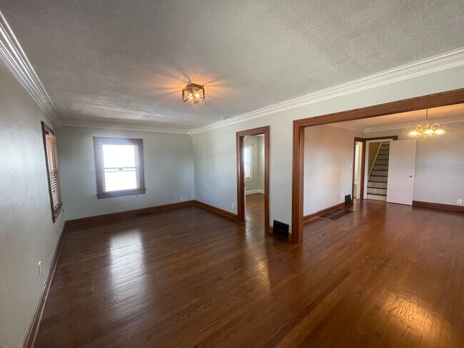 Building Photo - 347 Lawn Ave