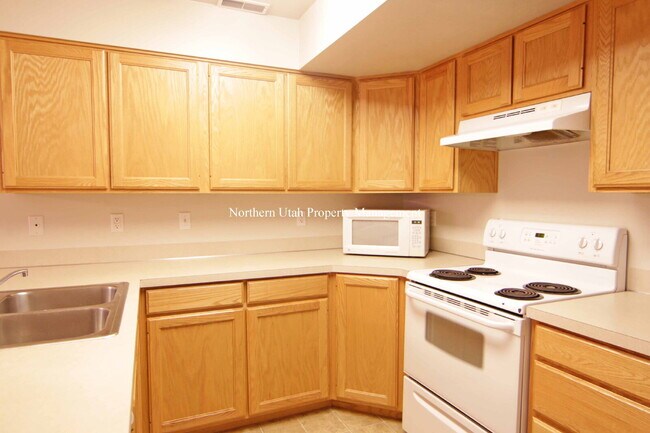 Foto del edificio - 2 Bed, 2 Bath Townhome