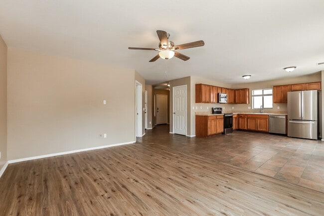 Building Photo - 3855 W Belle Ave