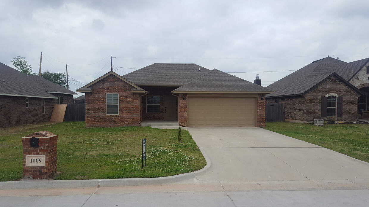 Foto principal - Beautiful home with Storm Shelter