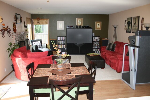 Foto del edificio - Adorable Three Bedroom Kenmore Rambler