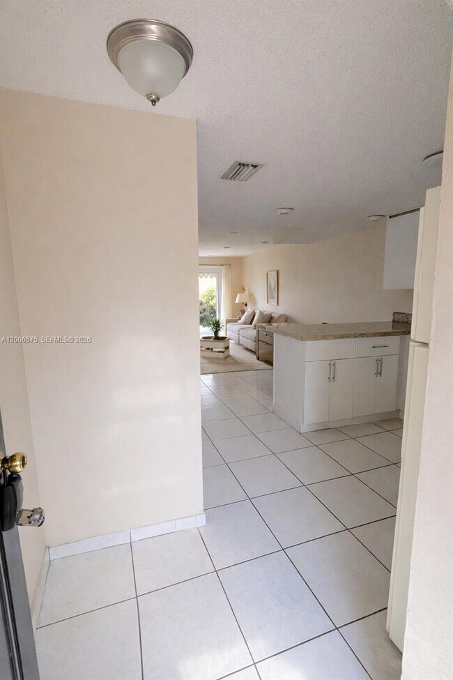 Building Photo - 8870 Fontainebleau Blvd