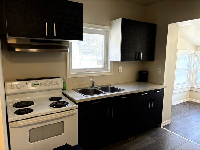 Photo du bâtiment - 114 Hess St S